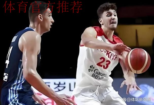 申京错位背打勾手打进，火箭反超1分比赛剩余2.3秒