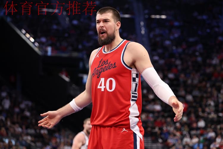 伊维察-祖巴茨半场出战17分钟，3投2中得到4分7篮板